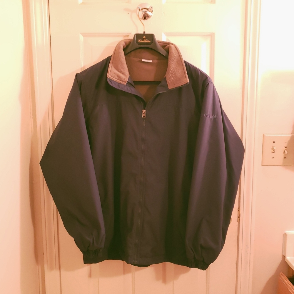 EUC Columbia Coat. Size L. Navy with brown fleece lining.